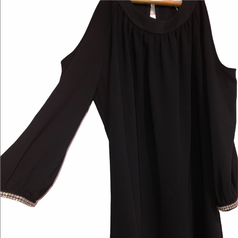 Trina Turk size 4 black cold shoulder cocktail party dress